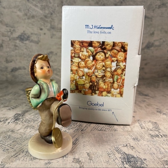 Goebel 1991 Final Issue #926 Globe Trotter Figurine Made in Germany - Picture 8 of 10